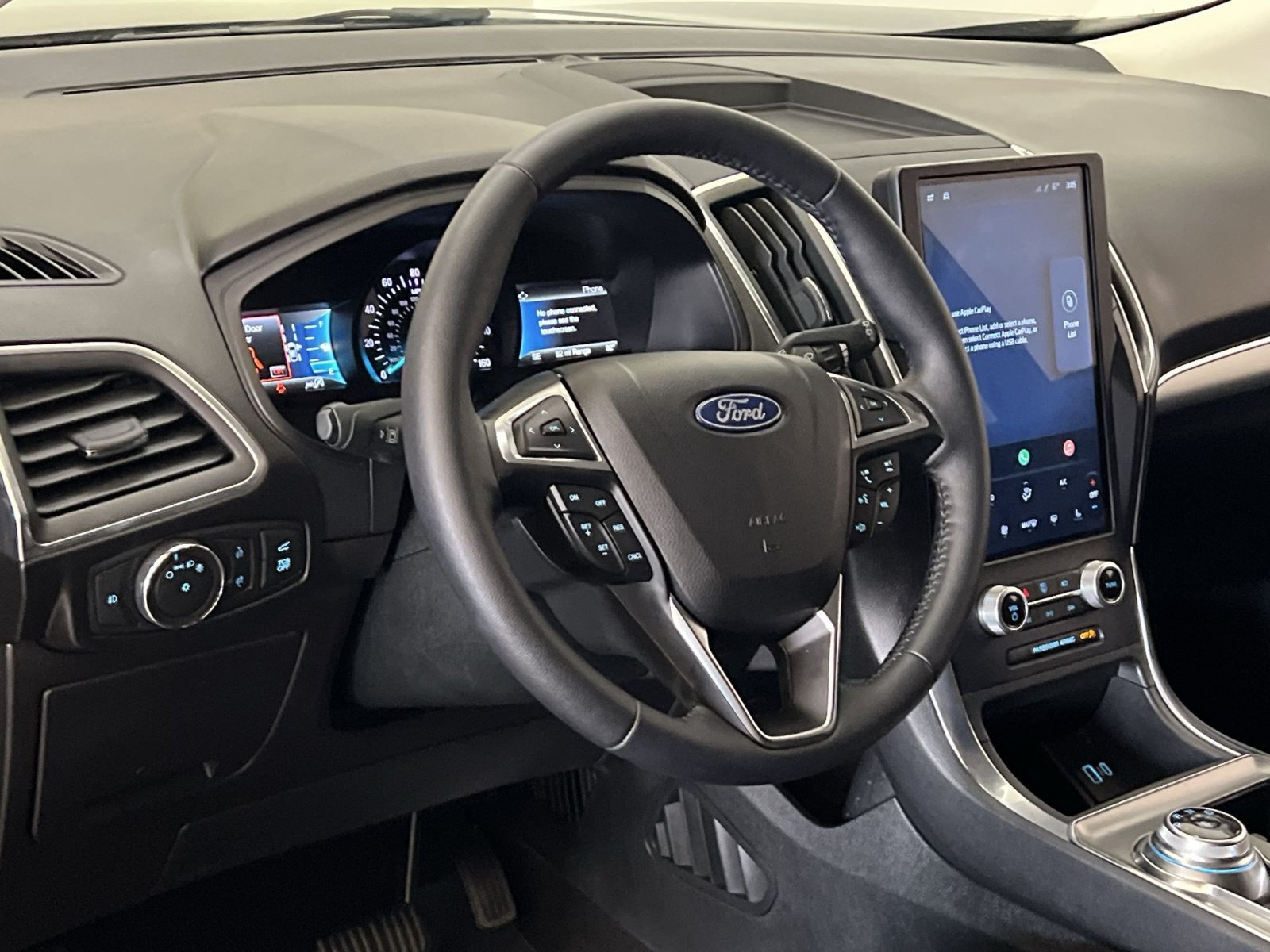 Used 2022 Ford Edge Titanium w/ Class II Trailer Tow Package AWD/4WD image 15