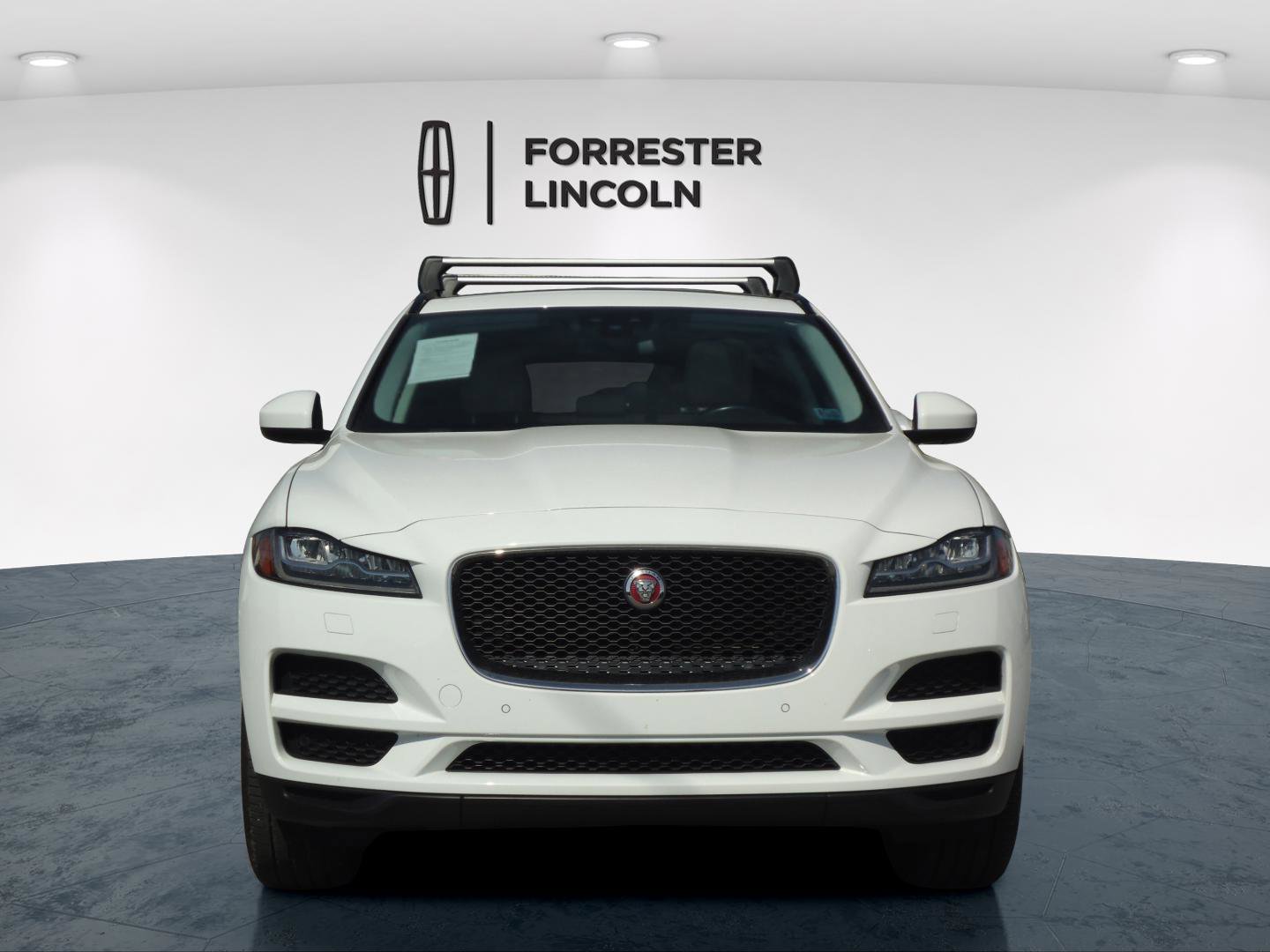 Used 2018 Jaguar F-PACE Prestige image 8