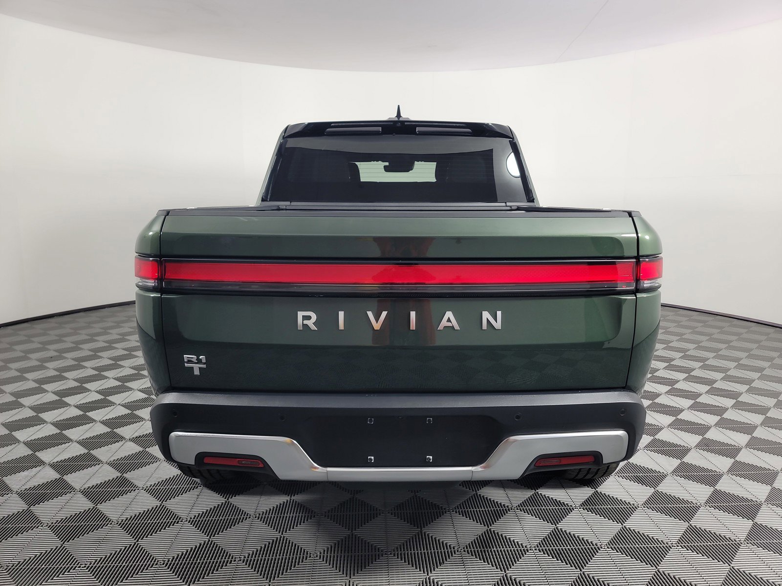 Used 2024 Rivian R1T Adventure AWD/4WD image 4
