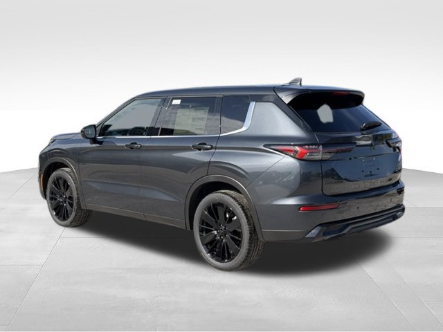 New 2026 Mitsubishi Outlander LE FWD image 3