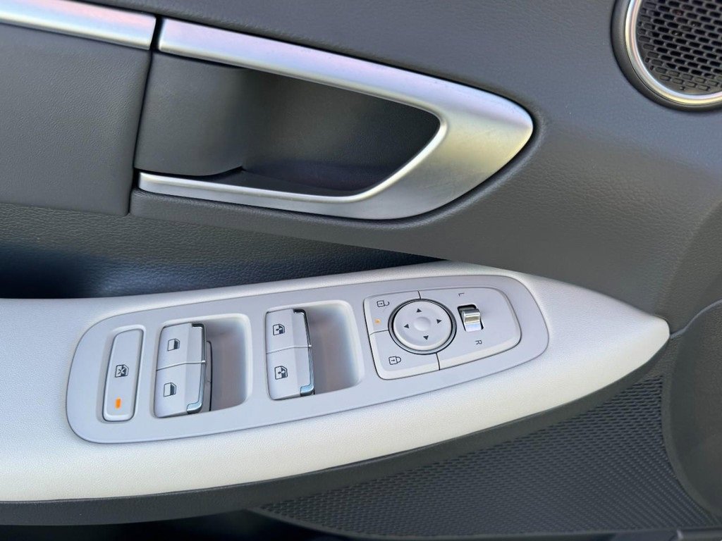 Certified 2024 Hyundai Sonata SEL w/ Convenience Package image 16