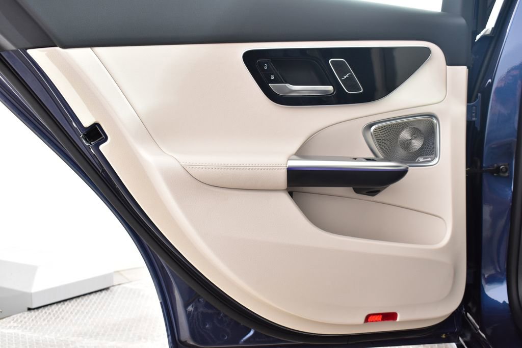 Used 2025 Mercedes-Benz C 300 4MATIC Sedan image 27