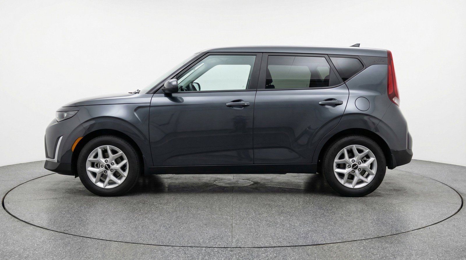 Used 2025 Kia Soul LX w/ LX Technology Package FWD image 5
