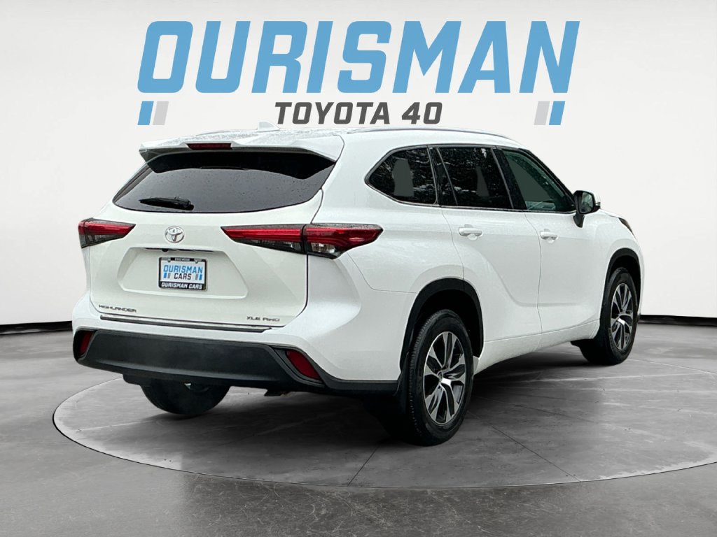 Used 2022 Toyota Highlander XLE AWD/4WD image 7