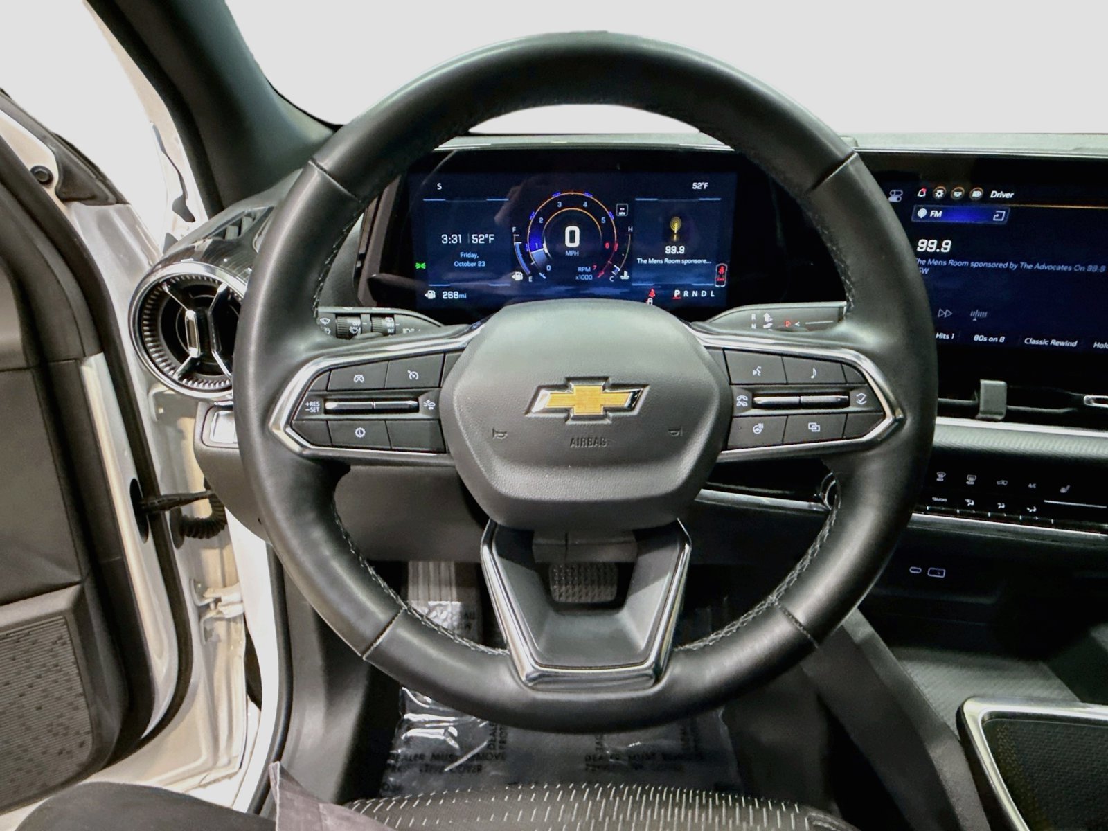Used 2025 Chevrolet Equinox LT FWD image 13