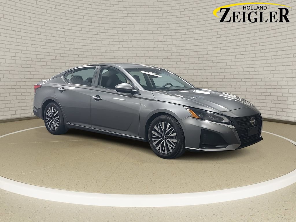 Used 2023 Nissan Altima 2.5 SV image 3