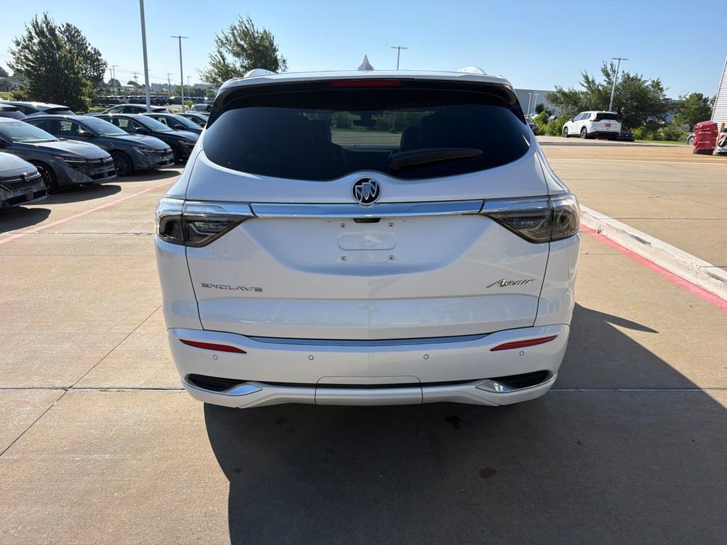 Used 2022 Buick Enclave Avenir w/ Avenir Technology Package FWD image 4