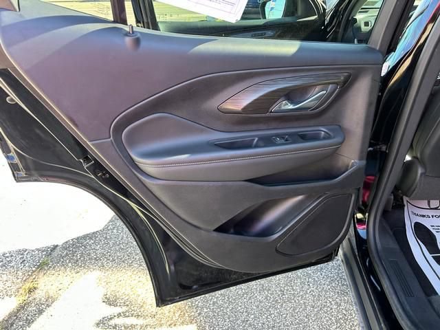 Used 2024 GMC Terrain SLT AWD/4WD image 13