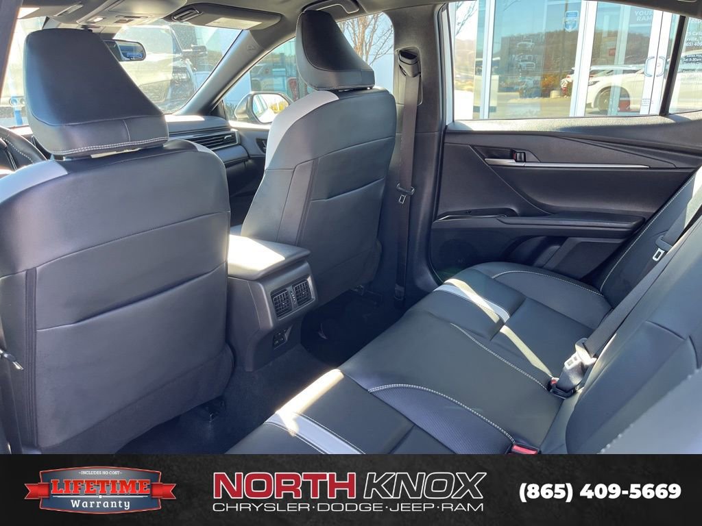 Used 2025 Toyota Camry SE image 15