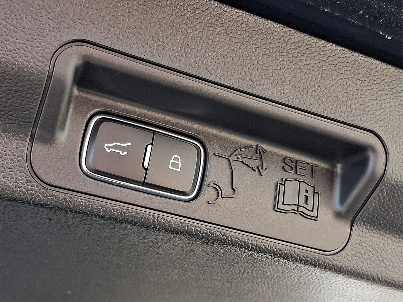 Used 2025 Ford Explorer Active image 29