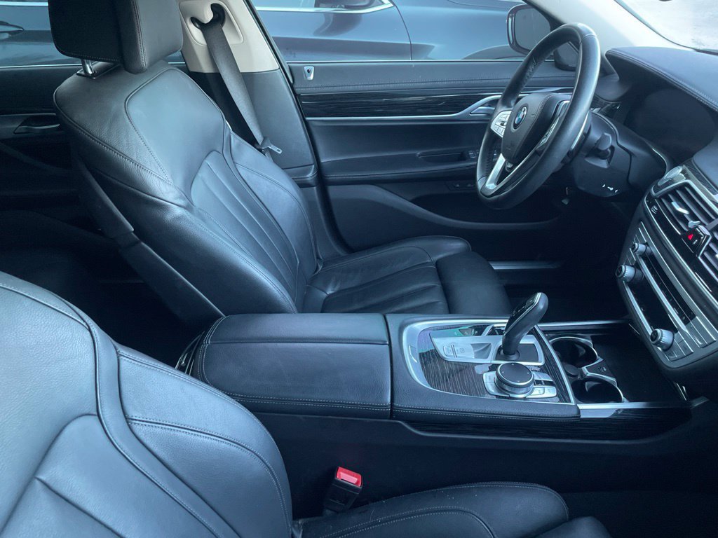 Used 2022 BMW 740i RWD image 9