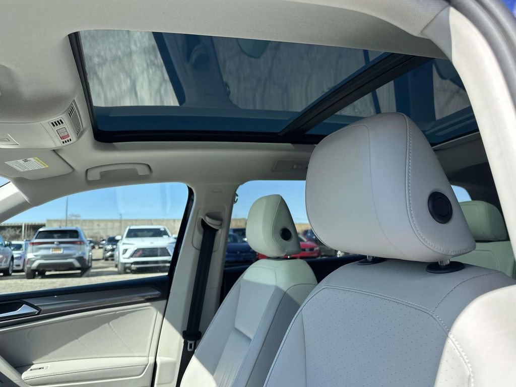 Certified 2023 Volkswagen Tiguan SE w/ Panoramic Sunroof Package image 23