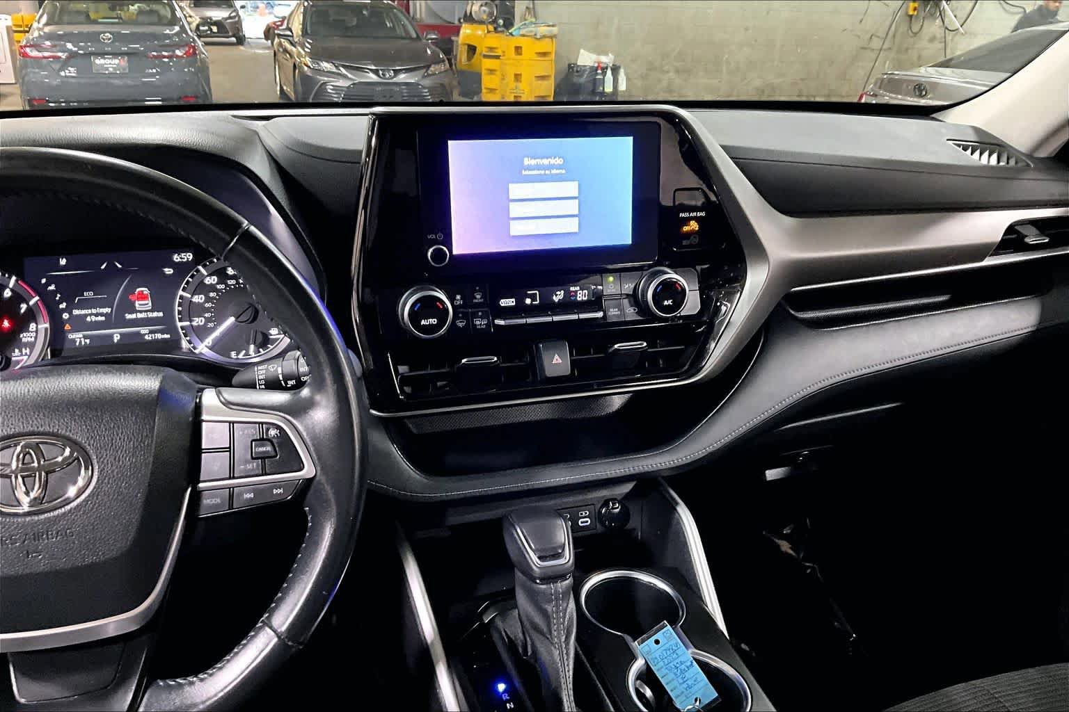 Used 2023 Toyota Highlander LE FWD image 7