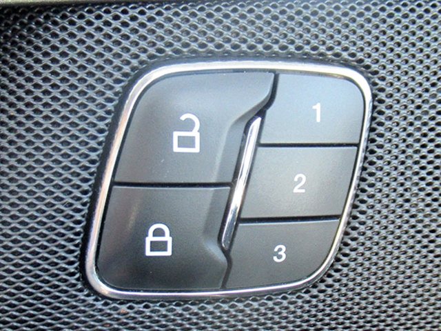 Used 2013 Ford Fusion Titanium w/ Titanium Driver Assist Pkg FWD image 27