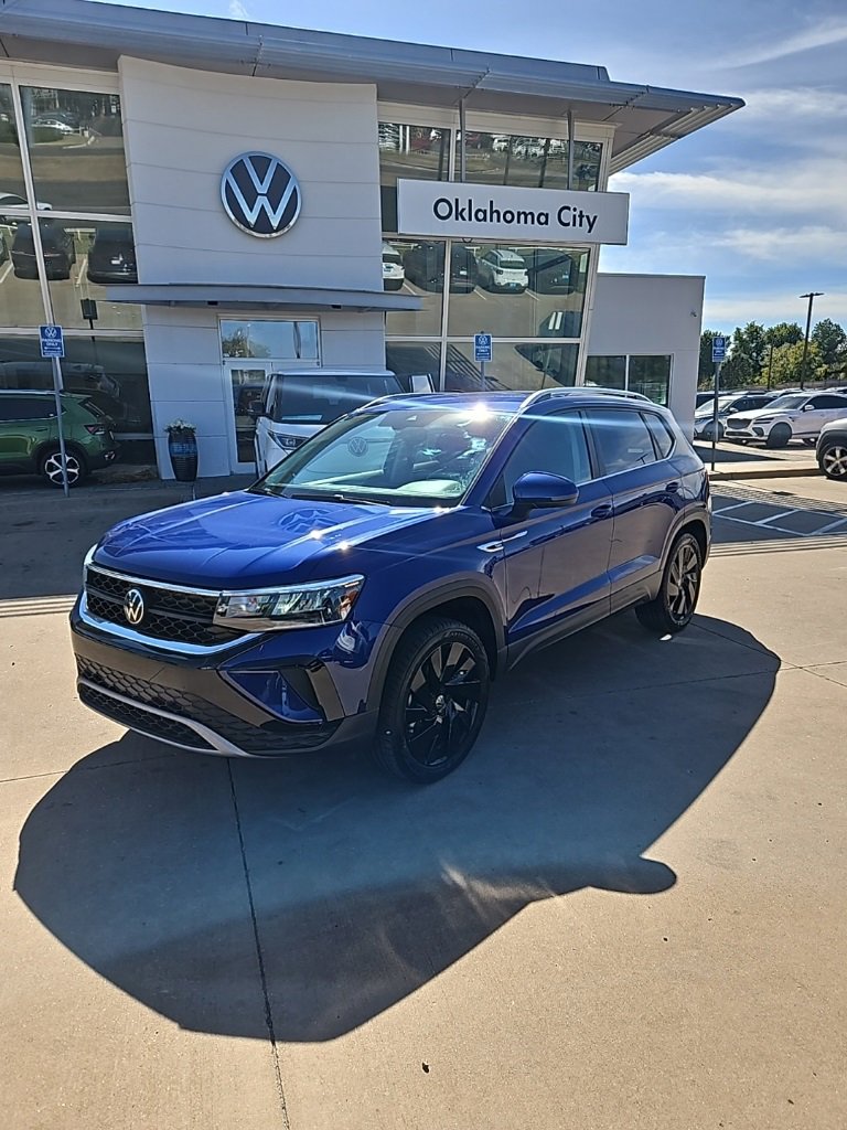 Used 2024 Volkswagen Taos SE w/ Black Wheel Plus Package image 1