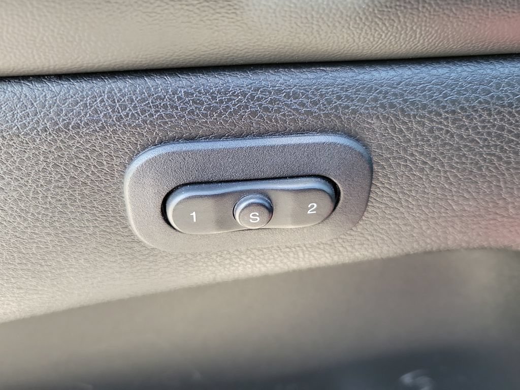 Used 2021 Jeep Grand Cherokee Limited AWD/4WD image 17
