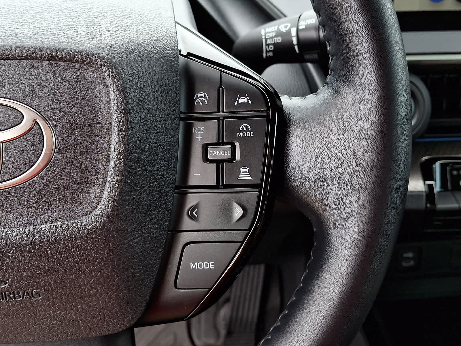 Certified 2025 Toyota Prius XLE FWD image 26