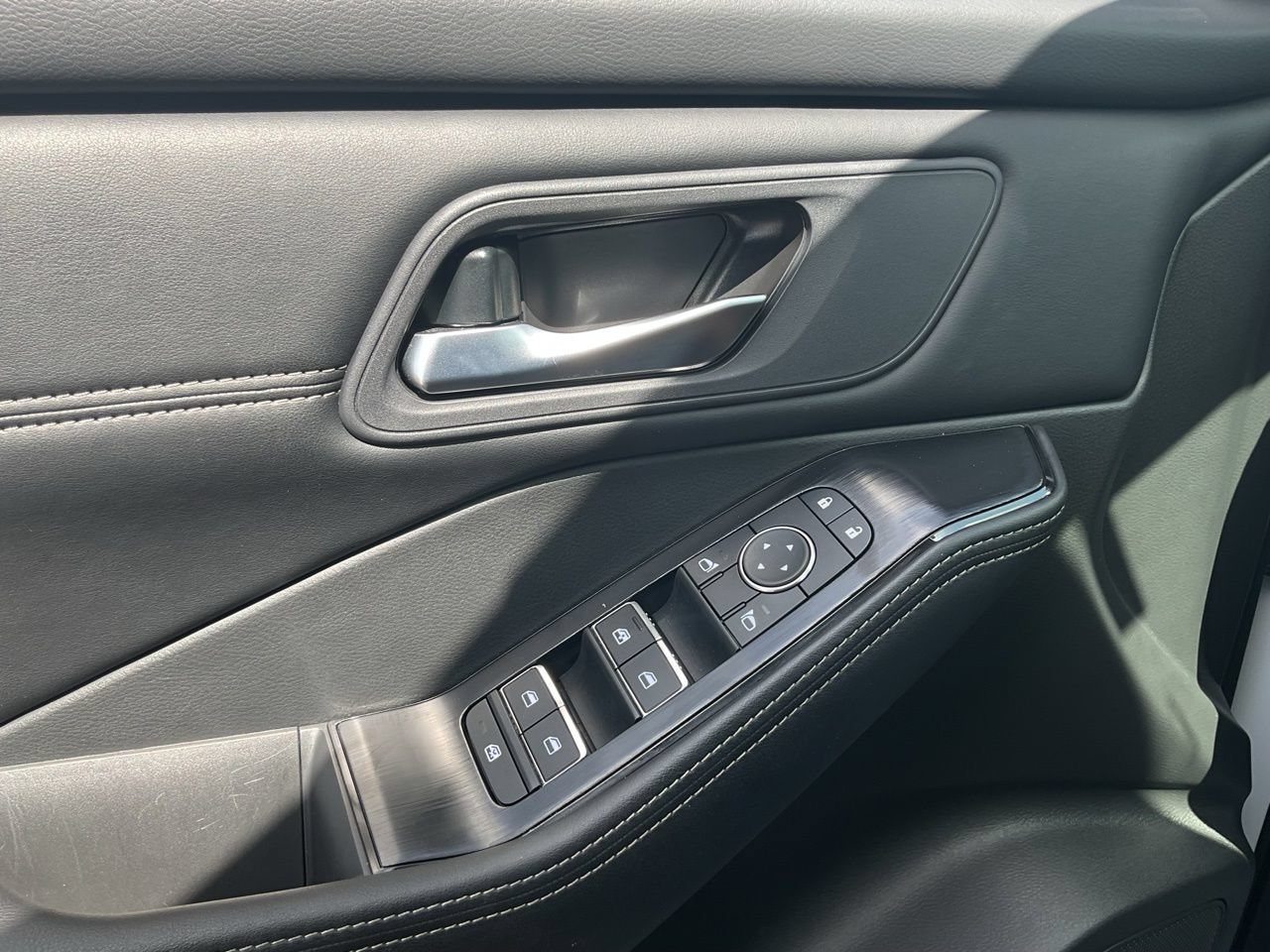 Used 2026 Nissan Rogue SL FWD image 19