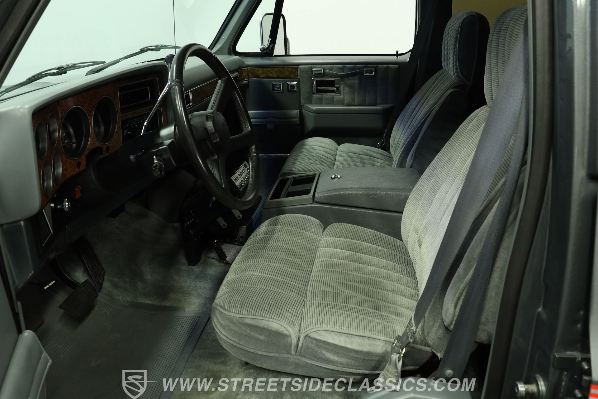 Used 1990 Chevrolet Suburban 2500 RWD image 36