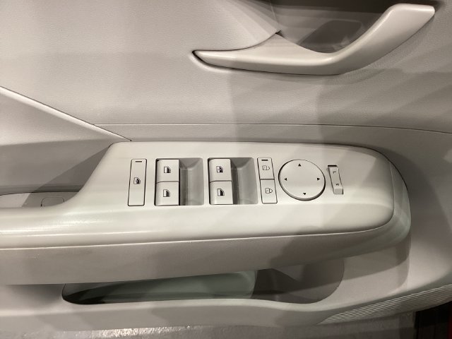 Used 2025 Hyundai Kona SEL FWD image 28