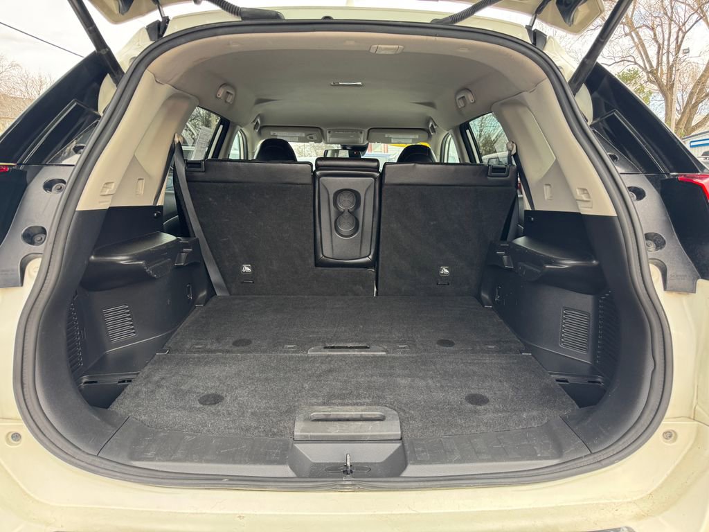 Used 2017 Nissan Rogue SL image 9