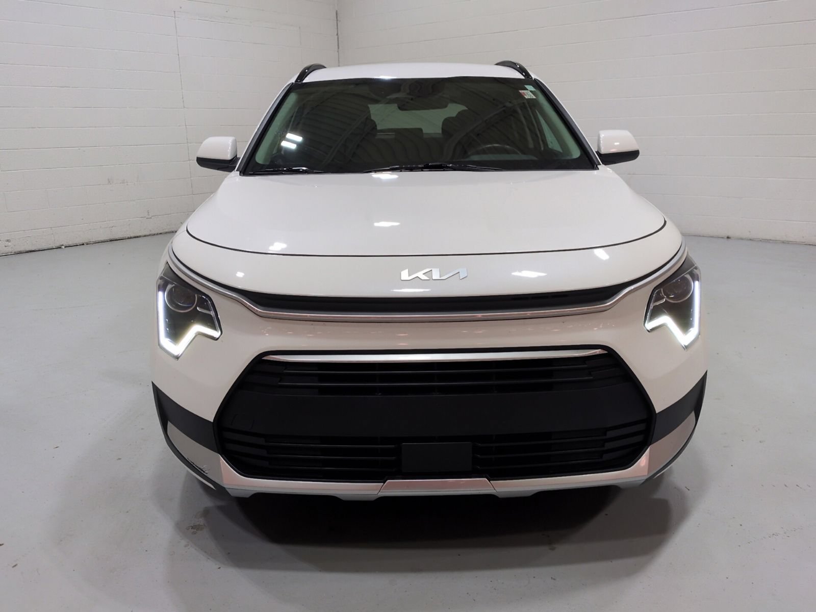 Certified 2024 Kia Niro EX FWD image 8