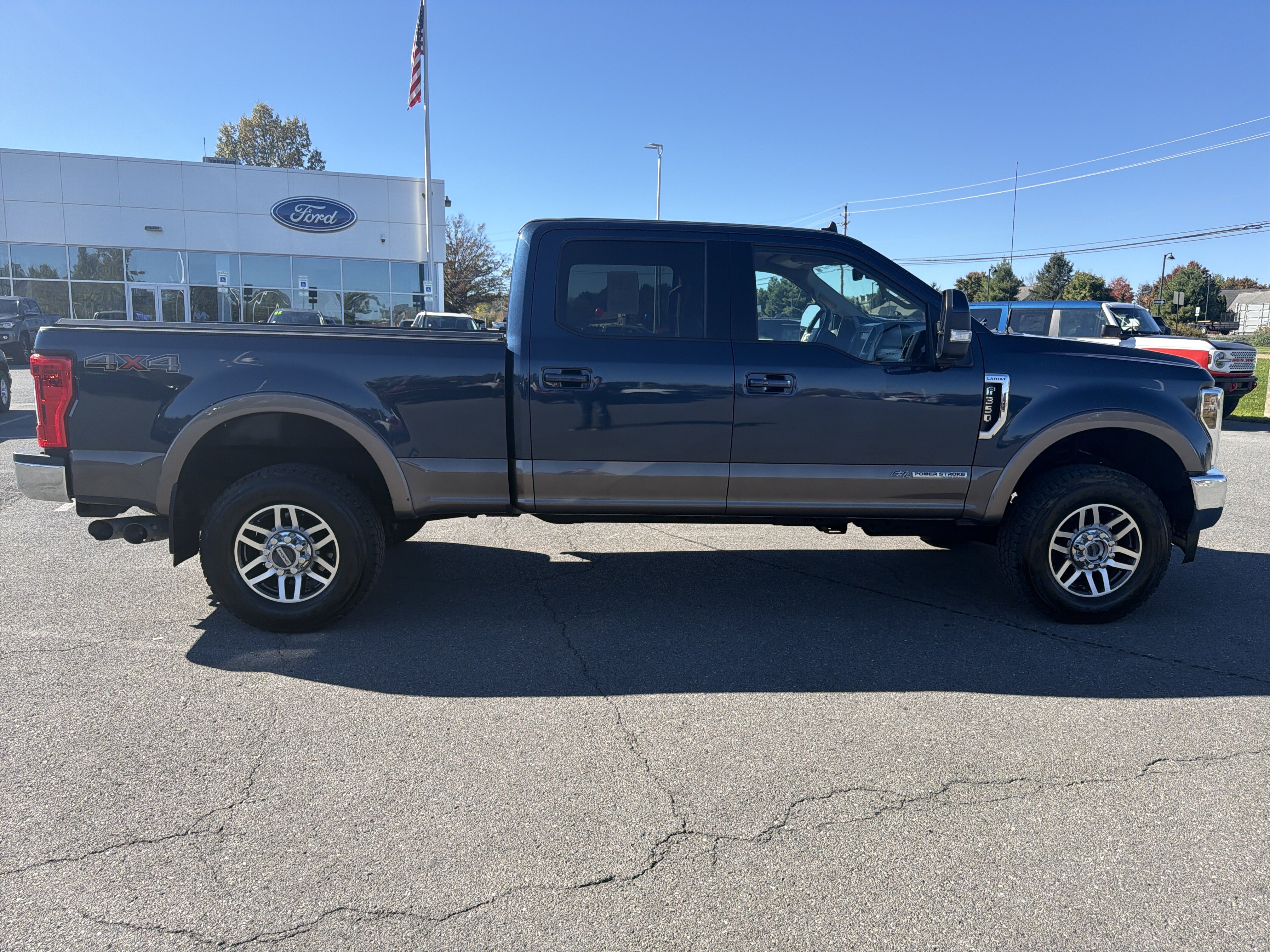 Used 2019 Ford F350 Lariat w/ Lariat Ultimate Package AWD/4WD image 2