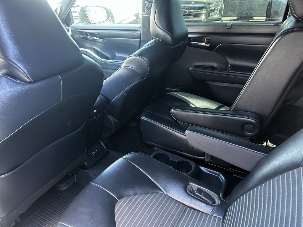 Used 2022 Toyota Highlander XSE AWD/4WD image 33