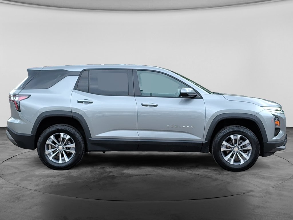 Used 2025 Chevrolet Equinox LT FWD image 8