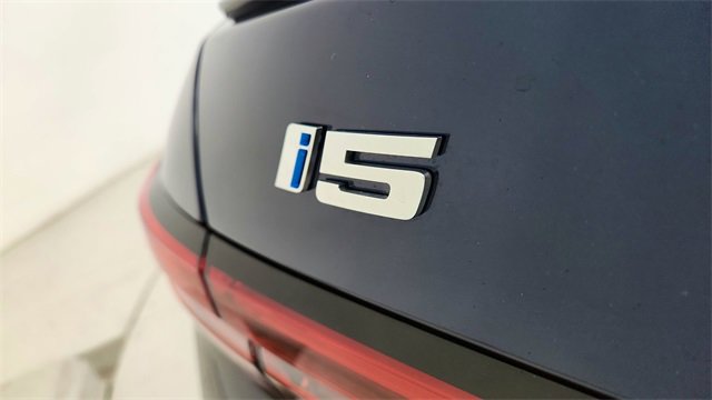 Used 2025 BMW i5 eDrive40i w/ M Sport Package image 17
