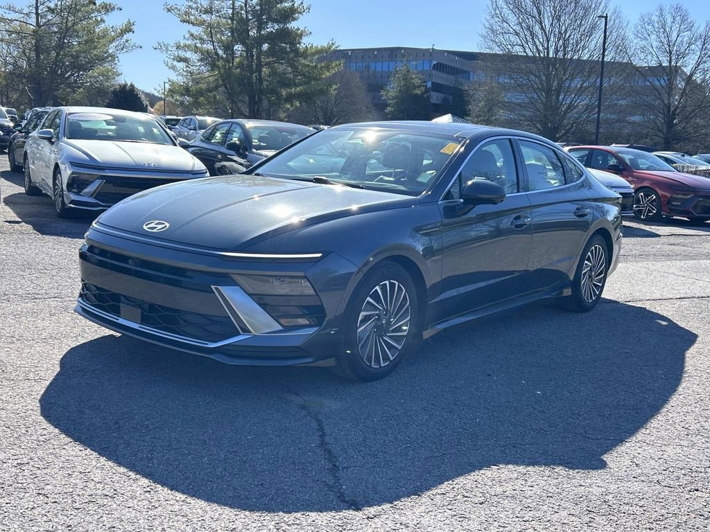 Certified 2025 Hyundai Sonata Limited image 3