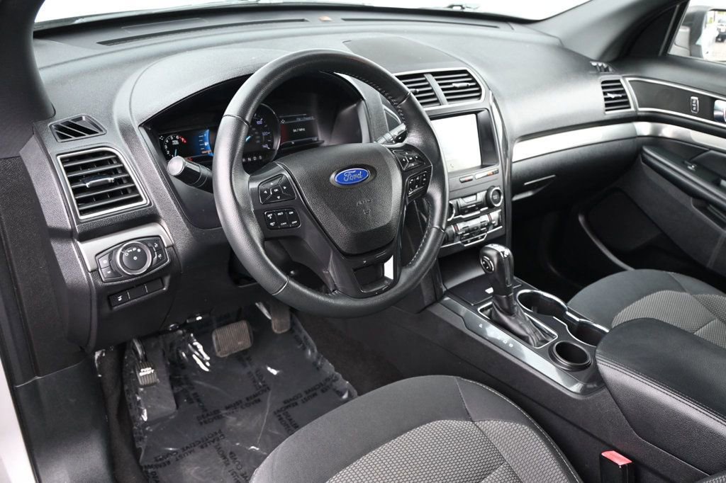 Used 2019 Ford Explorer XLT w/ Equipment Group 201A FWD image 8