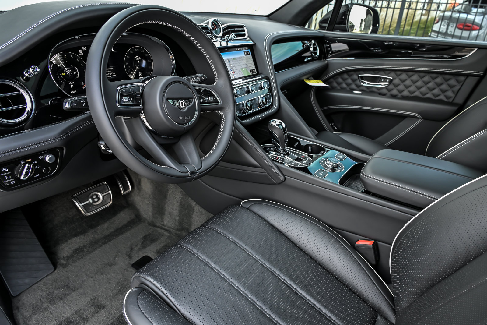 Certified 2023 Bentley Bentayga Plug-In Hybrid AWD/4WD image 24