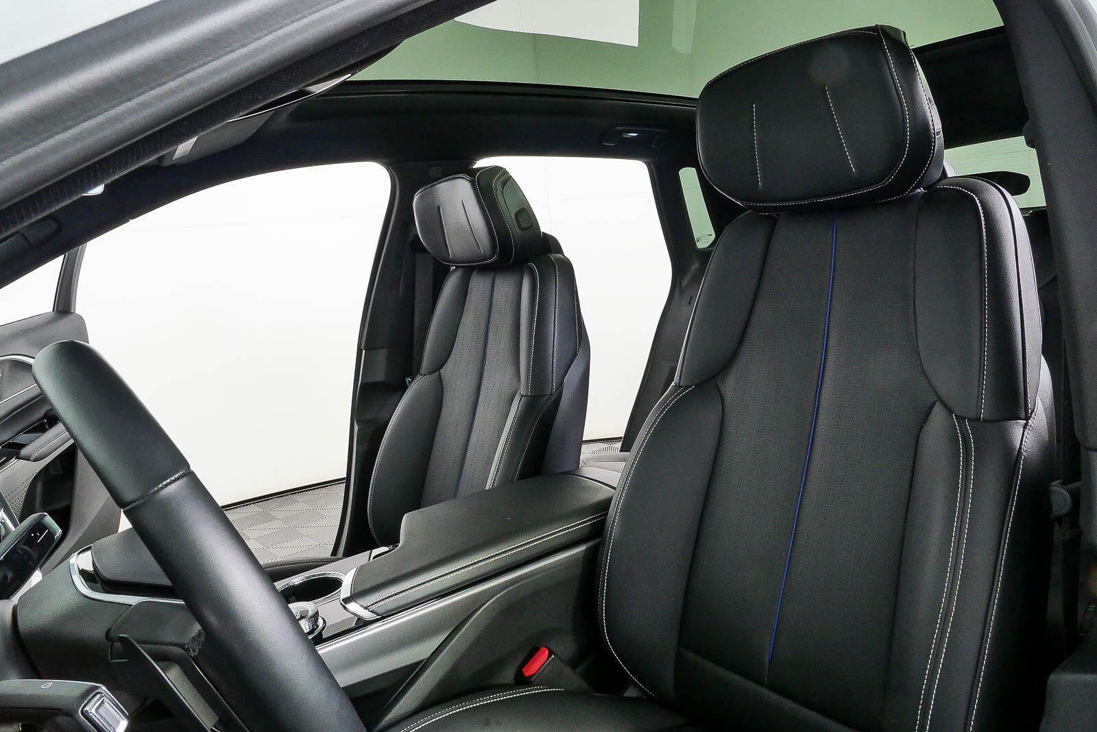 Used 2024 Cadillac Lyriq Sport AWD/4WD image 5