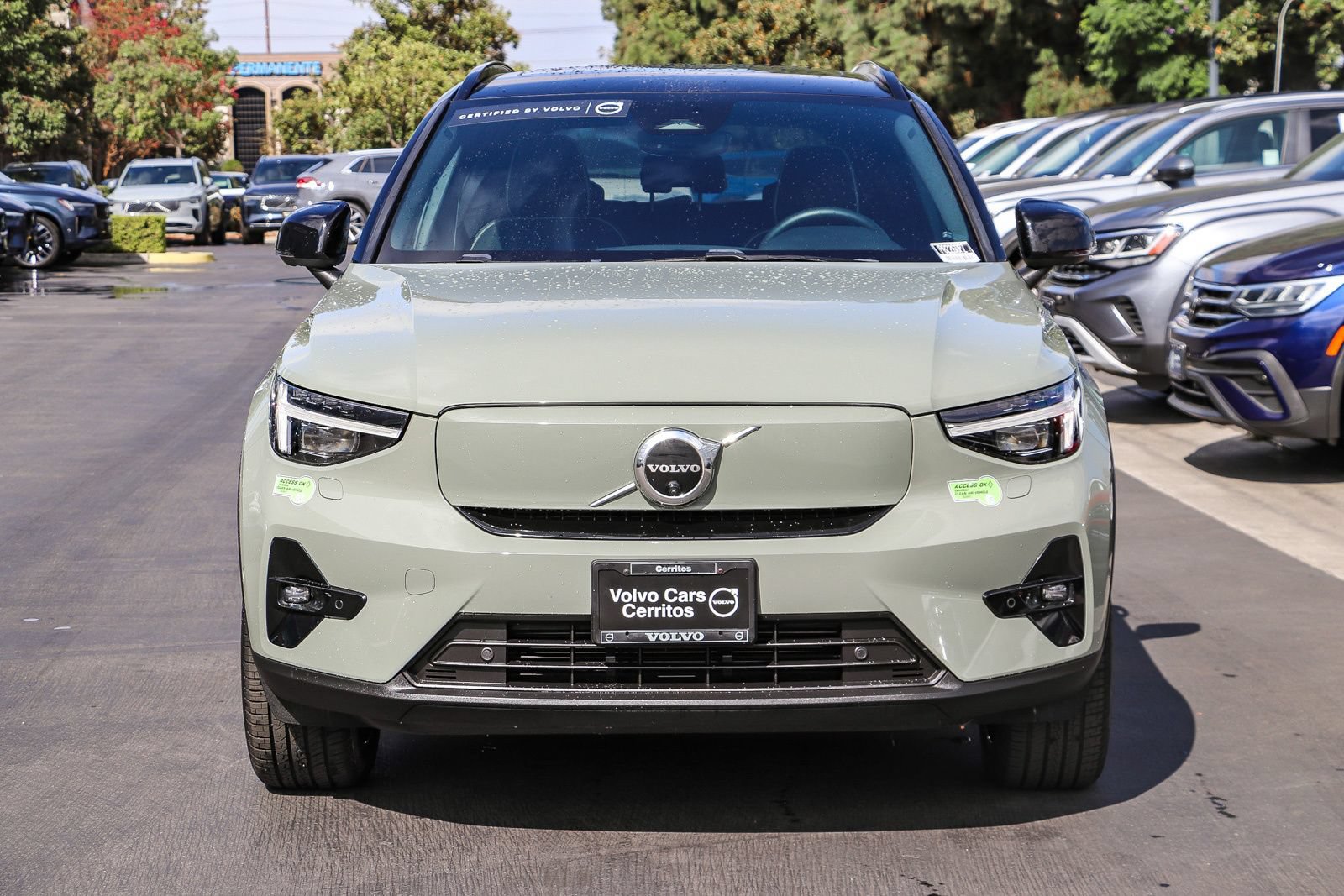 Used 2023 Volvo XC40 Recharge Ultimate AWD/4WD image 2