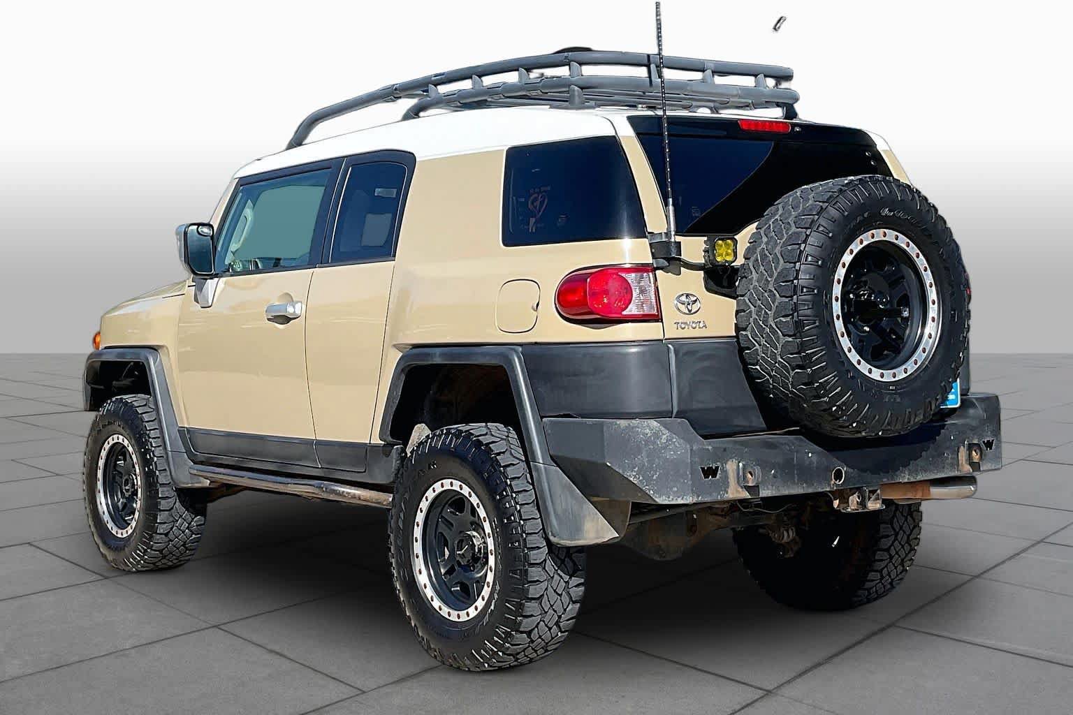 Used 2011 Toyota FJ Cruiser 4WD w/ Upgrade Pkg image 11