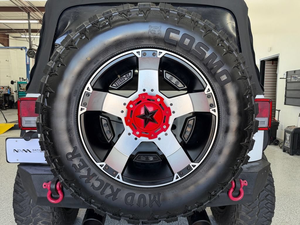 Used 2016 Jeep Wrangler Unlimited Rubicon w/ Connectivity Group AWD/4WD image 47