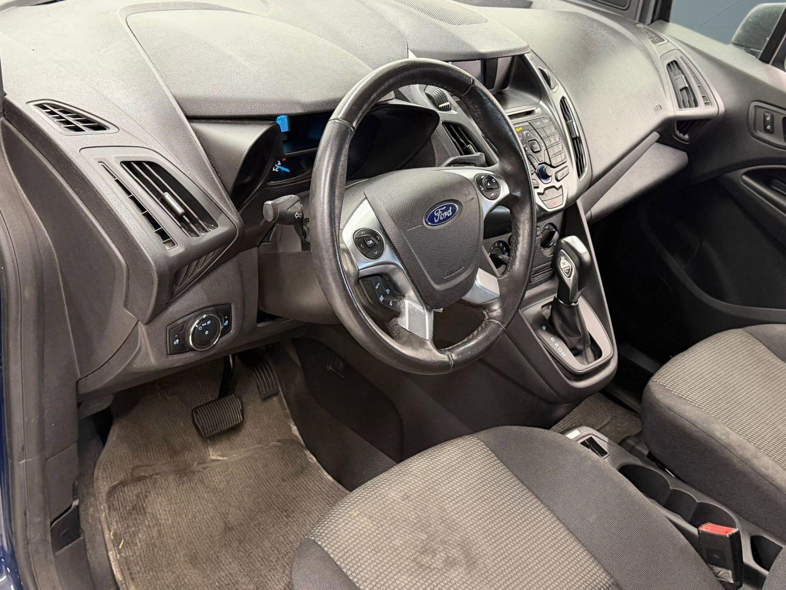Used 2018 Ford Transit Connect XL FWD image 3