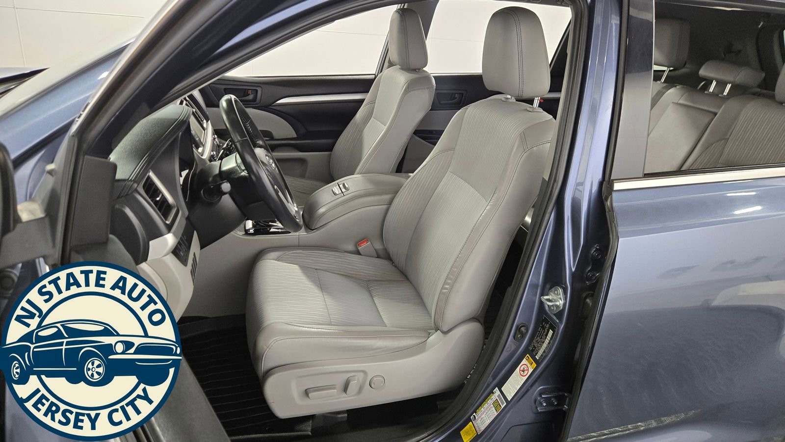 Used 2019 Toyota Highlander Plus AWD/4WD image 23