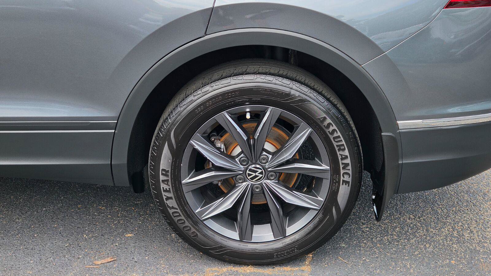Certified 2023 Volkswagen Tiguan SE FWD image 14