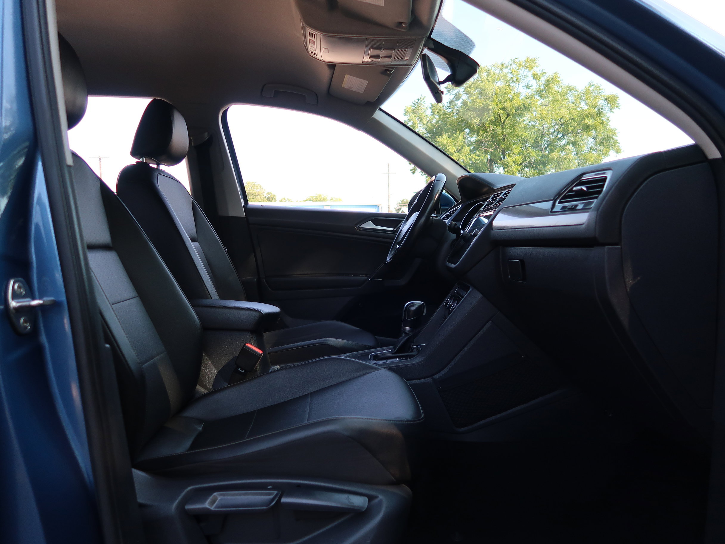 Used 2018 Volkswagen Tiguan SEL image 30