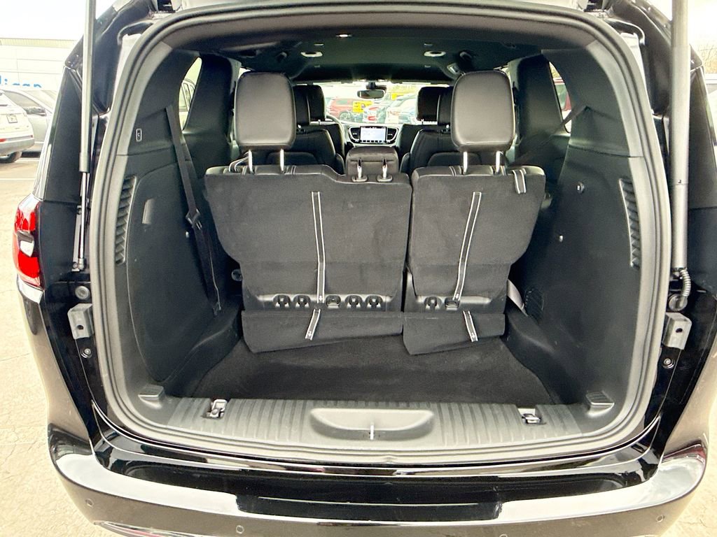 Used 2026 Chrysler Pacifica Select image 30