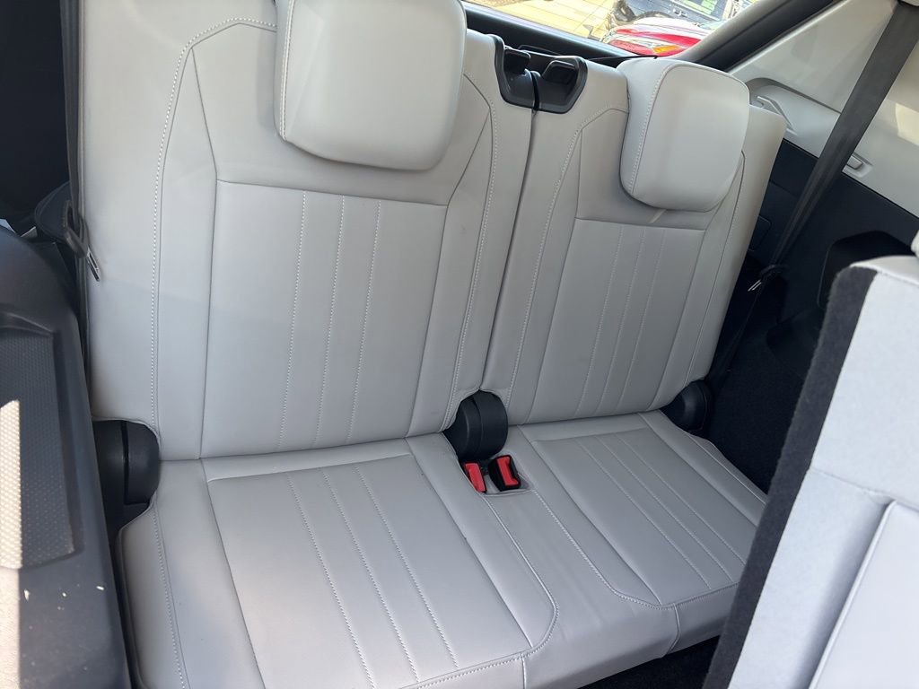 Used 2023 Volkswagen Tiguan SE image 30