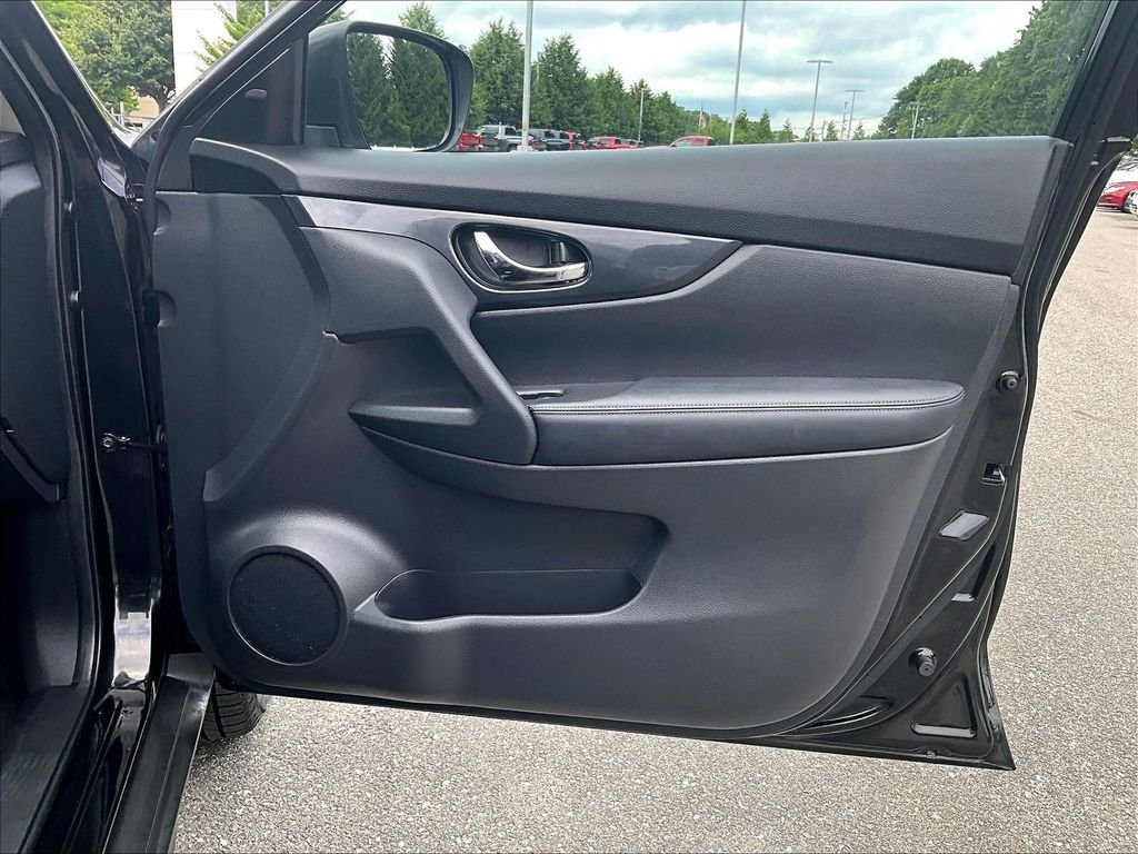 Used 2019 Nissan Rogue SV AWD/4WD image 12