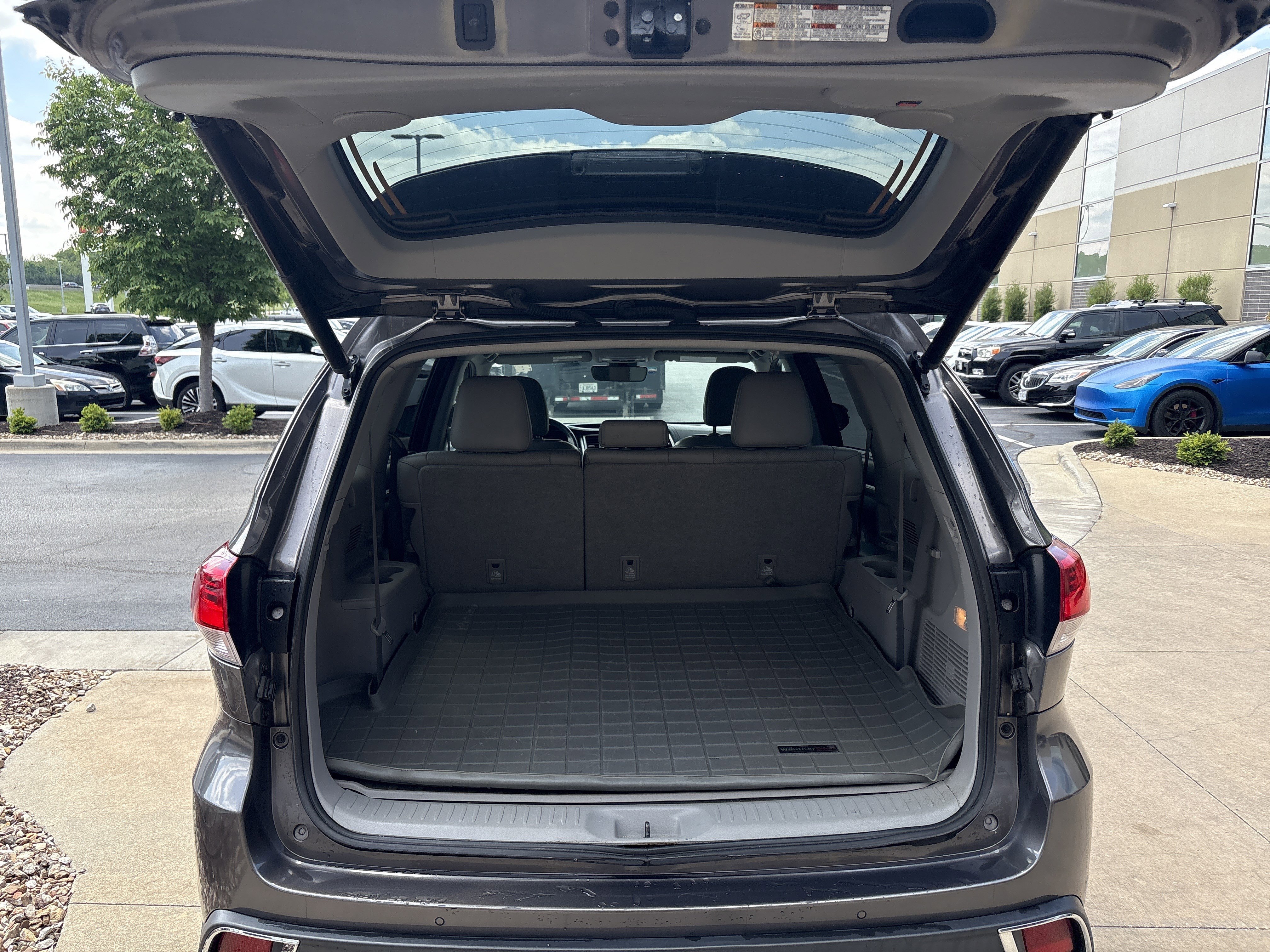 Used 2017 Toyota Highlander Limited AWD/4WD image 32