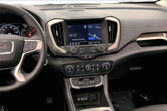 Used 2024 GMC Terrain Denali w/ Denali Premium Package AWD/4WD image 7