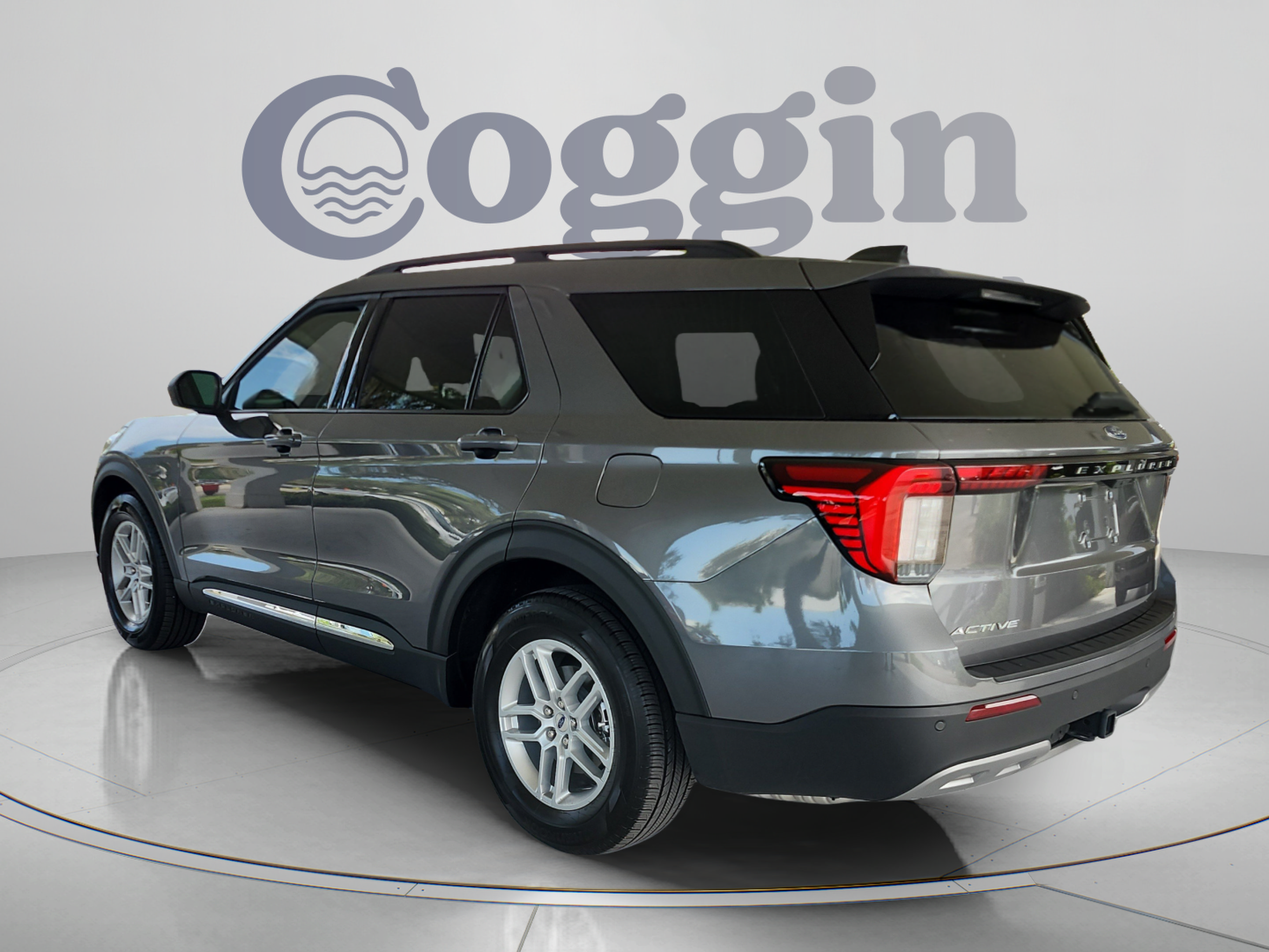 Certified 2025 Ford Explorer Active w/ Active Comfort Package RWD image 3