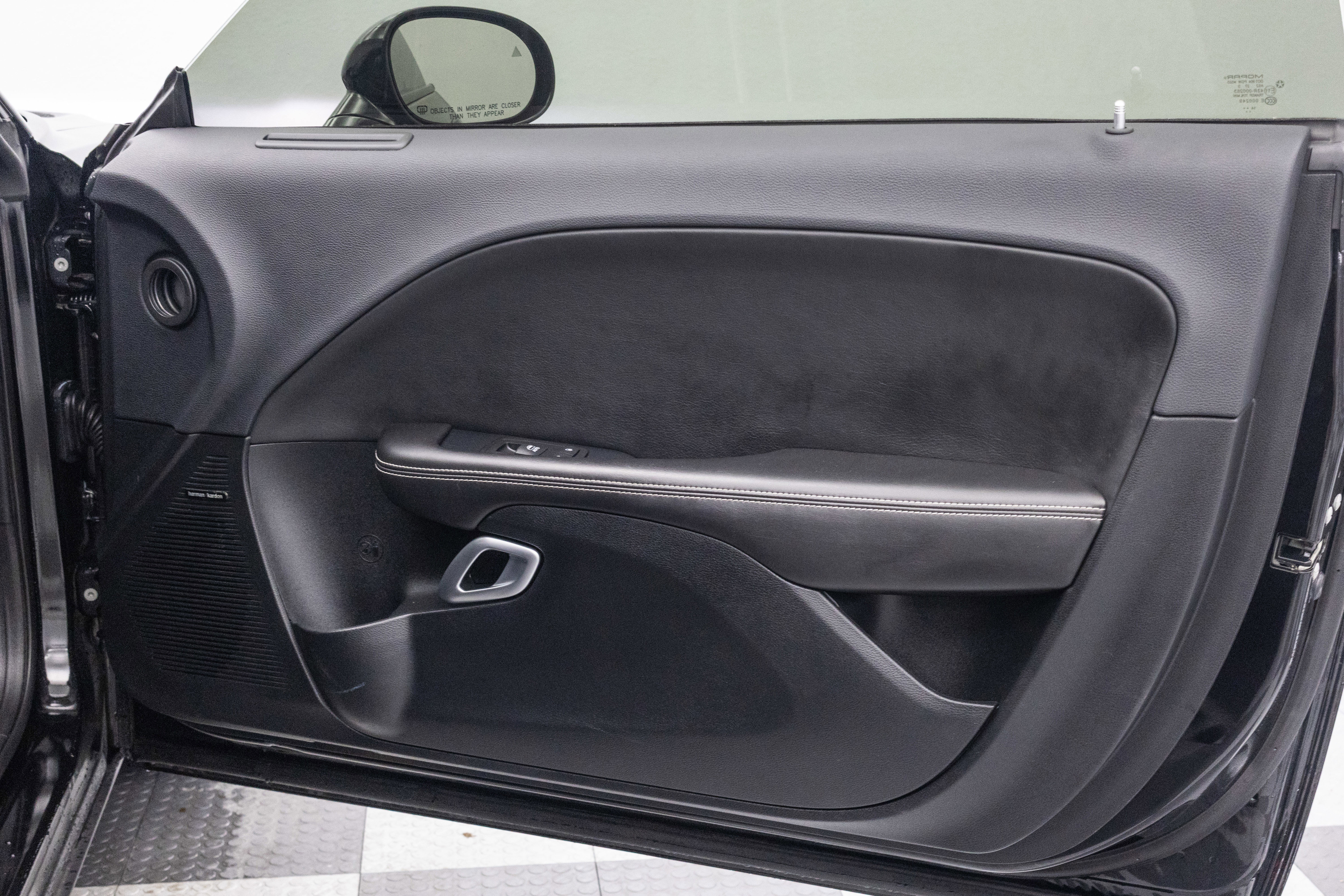 Used 2015 Dodge Challenger SRT Hellcat image 39