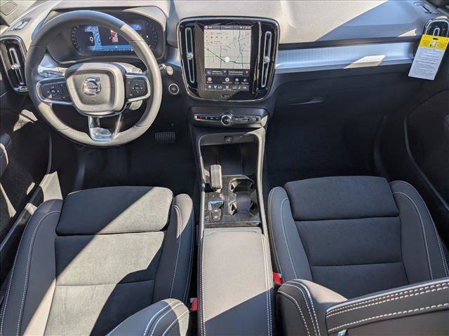 New 2026 Volvo XC40 B5 Ultra w/ Climate Package AWD/4WD image 16