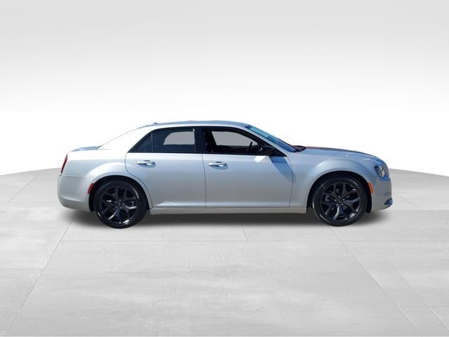 Used 2023 Chrysler 300 Touring w/ Sport Appearance Package RWD image 3